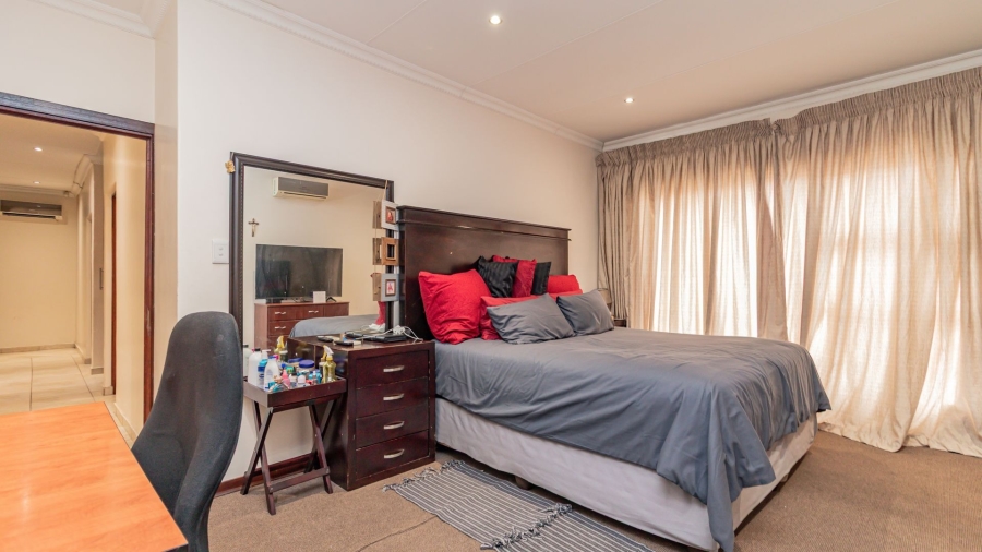 4 Bedroom Property for Sale in Safari Gardens North West